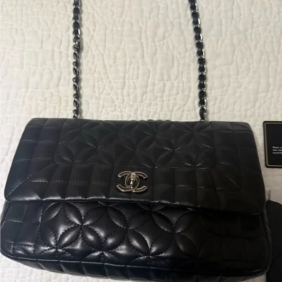 CHANEL Black Quilted Leather Shoulder Bag with Silver CC Lock - Picture 1 of 6